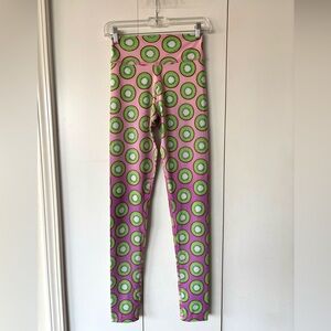 Fun leggings with kiwi design